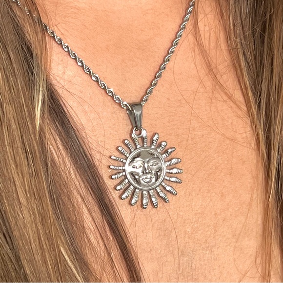 Soleá Handmade Necklace - Picture 6 of 11